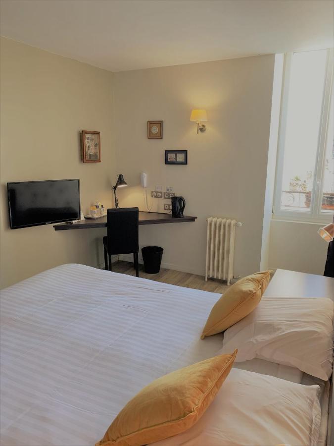 Hotel De Bretagne Dol Centre Ville - Hotel Et Restaurant Dol-de-Bretagne Bagian luar foto
