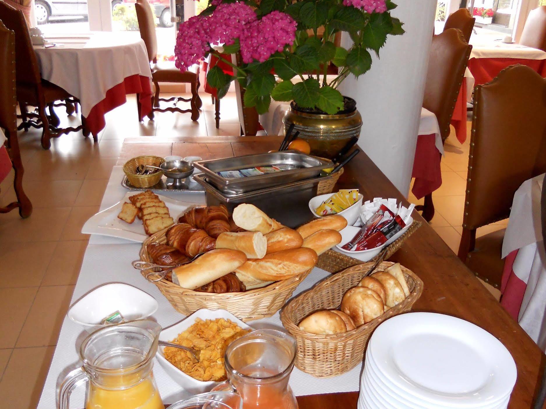 Hotel De Bretagne Dol Centre Ville - Hotel Et Restaurant Dol-de-Bretagne Bagian luar foto