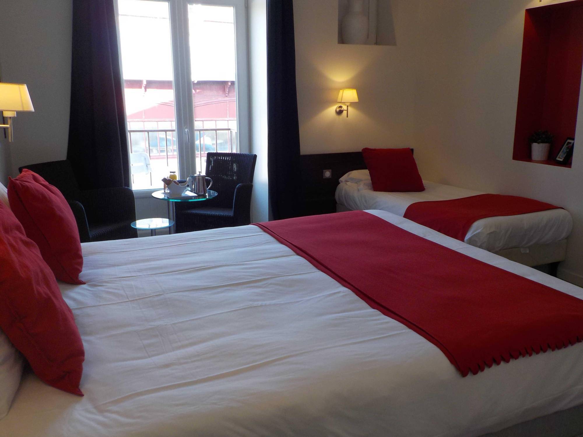 Hotel De Bretagne Dol Centre Ville - Hotel Et Restaurant Dol-de-Bretagne Bagian luar foto