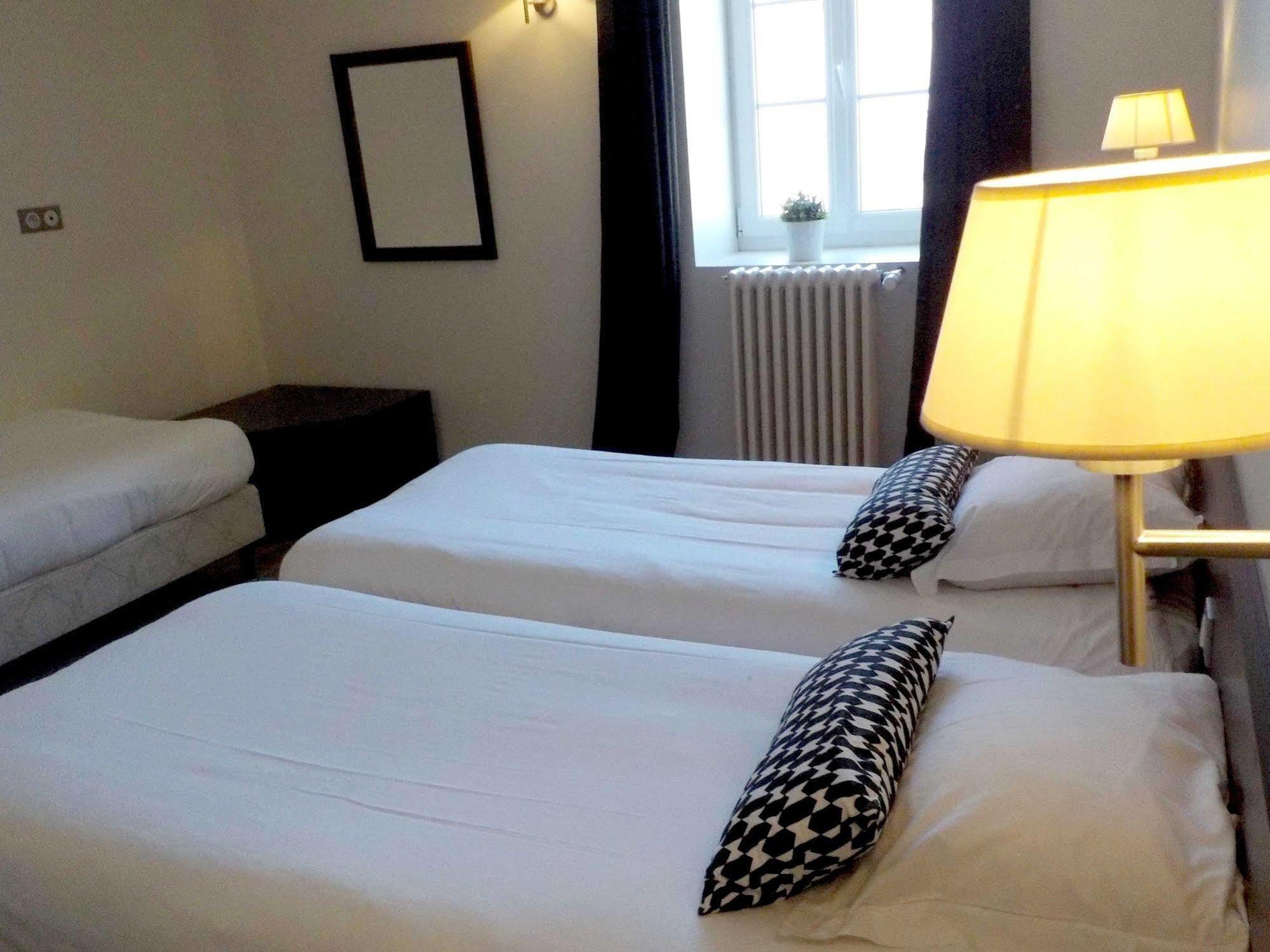Hotel De Bretagne Dol Centre Ville - Hotel Et Restaurant Dol-de-Bretagne Bagian luar foto