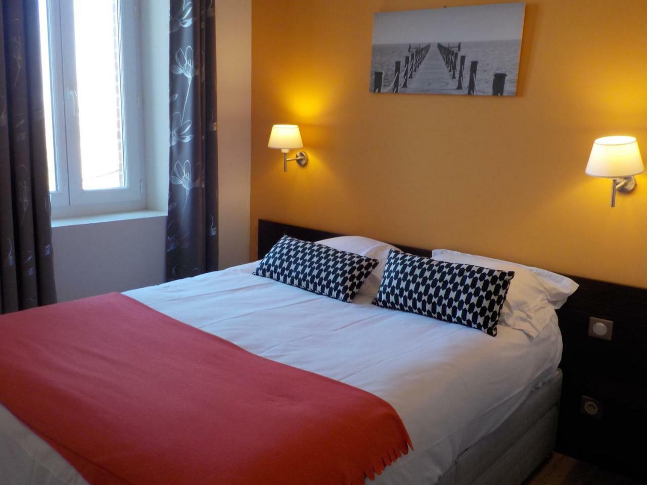 Hotel De Bretagne Dol Centre Ville - Hotel Et Restaurant Dol-de-Bretagne Bagian luar foto